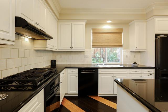 Detail Gallery Image 10 of 70 For 1595 Quiet Trail Dr, Chula Vista,  CA 91915 - 5 Beds | 3 Baths