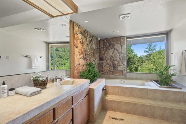 40 Deer Path Drive, Portola Valley CA: https://media.crmls.org/mediaz/0728fc36-688e-4d1a-8dac-829ec8aad369.jpg