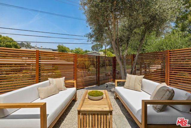 2716 Laurel Pass / Bypass, Los Angeles CA: https://media.crmls.org/mediaz/072974c0-177c-4d00-a468-8d1aa4c17130.jpg