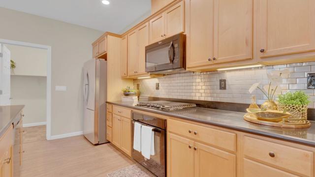 1254 Steinbeck Drive, Hollister CA: https://media.crmls.org/mediaz/072998cf-b9ce-45b2-8b64-13c2a8a06b1f.jpg