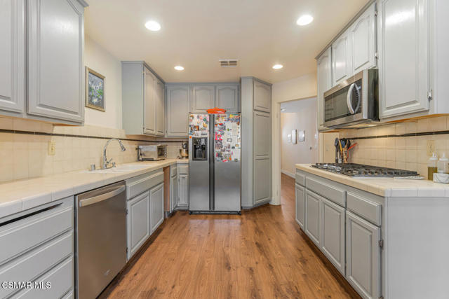 5200 White Oak Avenue, Encino CA: https://media.crmls.org/mediaz/072a2d01-8696-4457-a4c1-4f44dee77715.jpg