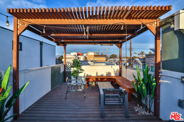 2207 Ocean Front Walk, Venice CA: https://media.crmls.org/mediaz/072afbcc-01b9-4f0a-8886-139f1c619083.jpg