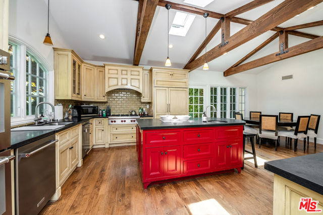334 S Westgate Avenue, Los Angeles CA: https://media.crmls.org/mediaz/072b1df2-9777-462f-9b65-bf6b7040a68e.jpg