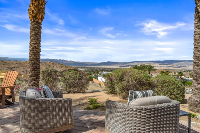 31 Hillcrest Drive, Rancho Mirage CA: https://media.crmls.org/mediaz/072b2194-b7b2-4181-8b09-b770075c1212.jpg