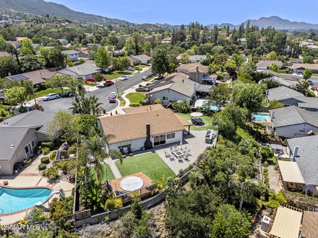 915 W Marcello Avenue, Thousand Oaks CA: https://media.crmls.org/mediaz/072b78d9-5c12-4819-8feb-aed9f0f15587.jpg