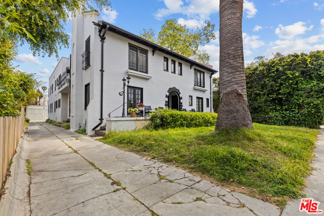 2406 3rd Avenue, Los Angeles CA: https://media.crmls.org/mediaz/072b81b8-3e53-45b9-a847-9ba9f185b451.jpg