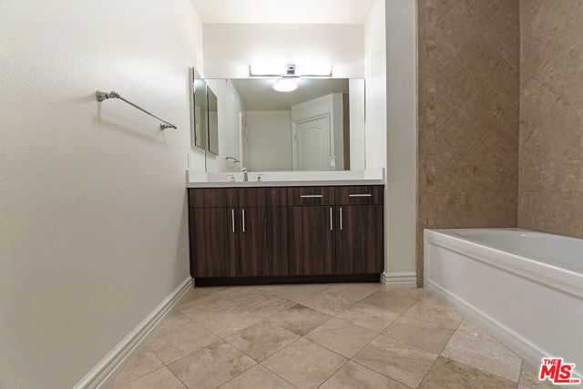 5670 Wilshire Boulevard, Los Angeles CA: https://media.crmls.org/mediaz/072b9d7b-bd7e-4f7a-8925-612d4b2a5736.jpg