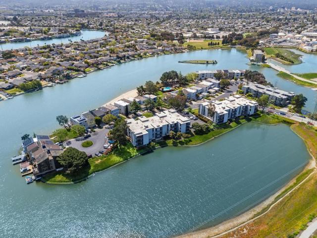 651 Port Drive, San Mateo CA: https://media.crmls.org/mediaz/072bb1ce-5bab-4299-b016-67777181a10b.jpg