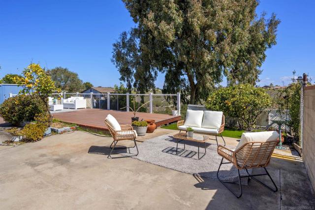 3833 Tomahawk Ln, San Diego CA: https://media.crmls.org/mediaz/072c1322-6bbd-4a45-a6cb-9515f30bab79.jpg