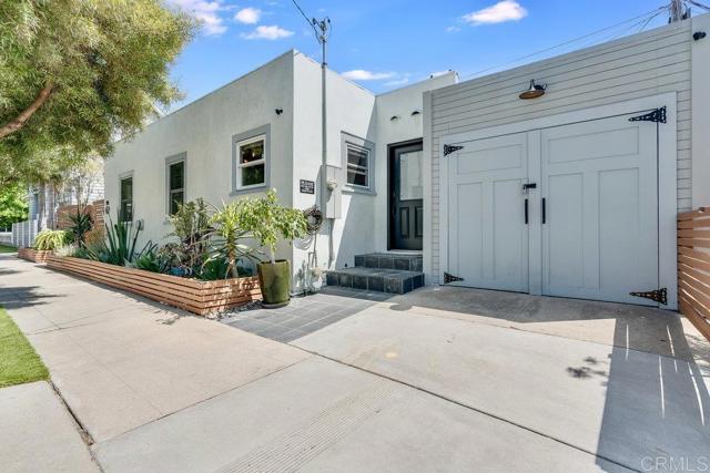818 7th Street, Coronado CA: https://media.crmls.org/mediaz/072c633f-6d82-450e-b1e5-630b4a75bd94.jpg