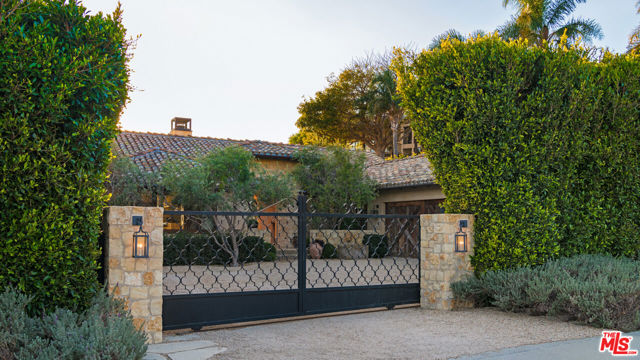 24650 Blue Dane Lane, Malibu CA: https://media.crmls.org/mediaz/072c6c60-1975-4d2f-9cc5-667c9af0d1ff.jpg
