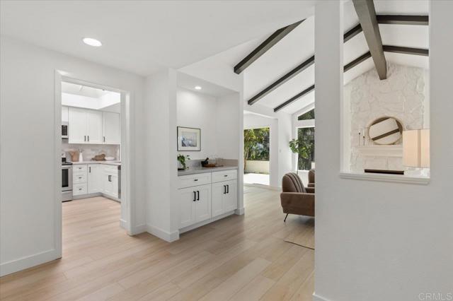 1259 La Casa Drive, San Marcos CA: https://media.crmls.org/mediaz/072cb041-1150-433e-a293-aa659b909f44.jpg