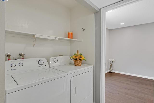 1328 Star Bush Ln, San Jose CA: https://media.crmls.org/mediaz/072d18ba-8a75-4c2c-a6b5-86317284dd99.jpg