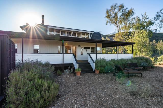 23898 Crown Hill Ln, Escondido CA: https://media.crmls.org/mediaz/072d32ba-f7e2-4123-a6b3-cc45446147d5.jpg