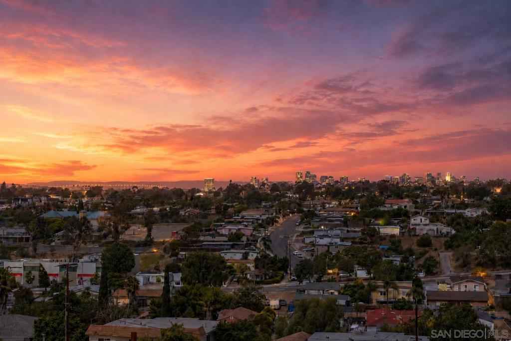 https://media.crmls.org/mediaz/072d7606-27b1-42c0-aafe-fee53501c3ef.jpg?preset=X-Large
