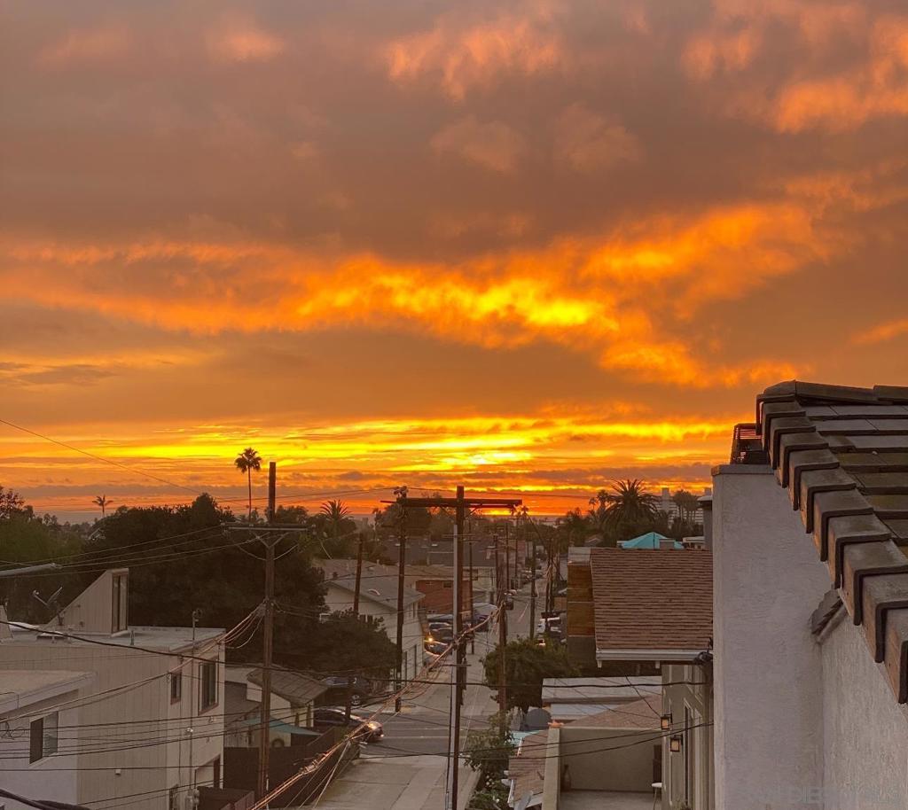 https://media.crmls.org/mediaz/072e9603-89fd-411b-aeee-02eb3d4830d0.jpg?preset=X-Large