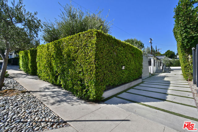4311 Finley Avenue, Los Angeles CA: https://media.crmls.org/mediaz/072ea4fc-bd63-4f47-9acb-1346b89e219e.jpg