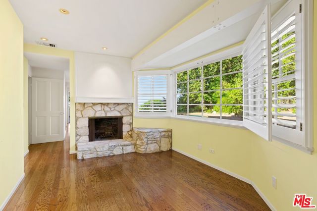 15401 Mulholland Drive, Los Angeles CA: https://media.crmls.org/mediaz/072edf9a-b453-4f78-a043-723524587787.jpg