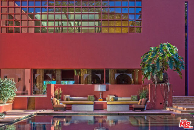 470 Layton Way, Los Angeles CA: https://media.crmls.org/mediaz/072f9e83-2a59-43e0-b29b-540767d16277.jpg