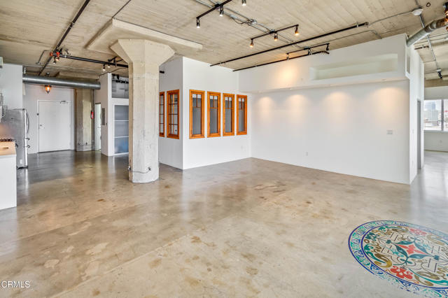 825 E 4th Street, Los Angeles CA: https://media.crmls.org/mediaz/072fa866-b17f-46dc-9d13-0cd72eb5f66d.jpg