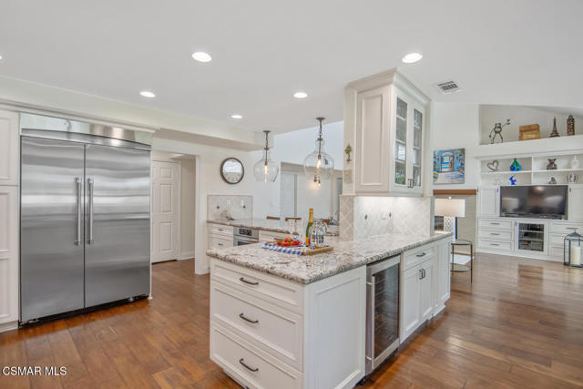 1732 Crooked Trail Place, Westlake Village CA: https://media.crmls.org/mediaz/073012f8-407f-48f3-a6a6-786ef2d4307b.jpg