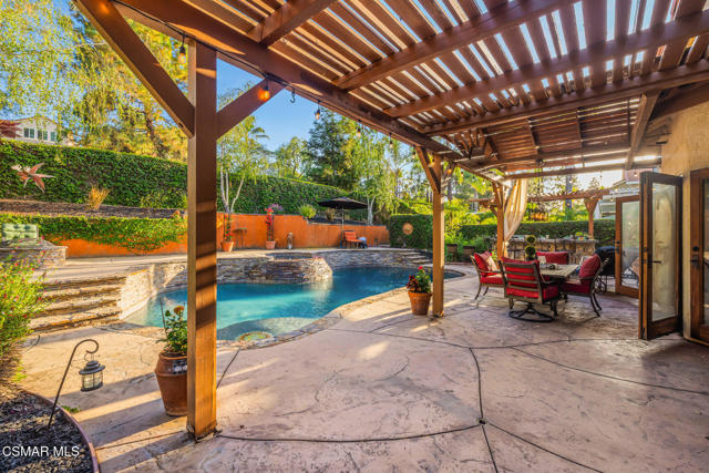 12208 Cherry Grove Street, Moorpark CA: https://media.crmls.org/mediaz/07305373-dda3-45d5-a257-5dd15ebc15df.jpg