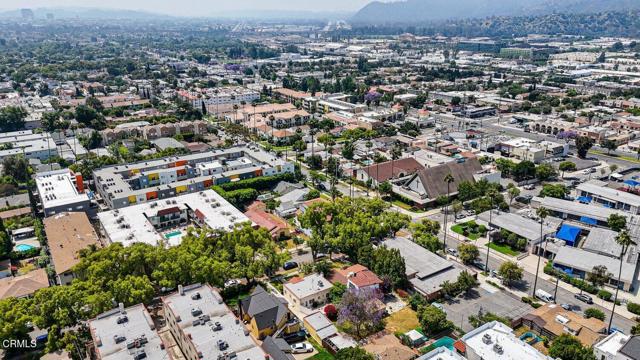 1161 Ruberta Avenue, Glendale CA: https://media.crmls.org/mediaz/0730c059-76ff-4c33-96c9-618c21384b2e.jpg