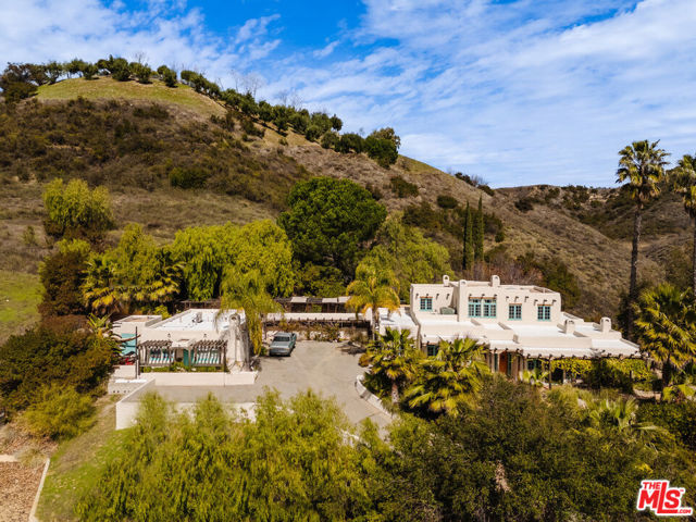 2865 Marquette Drive, Topanga CA: https://media.crmls.org/mediaz/07318f78-ebf4-4248-83b1-c9da04bfa6d4.jpg