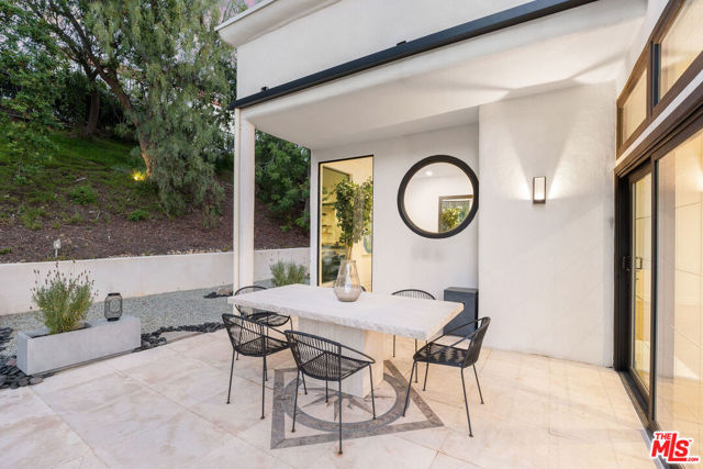 23458 W Moon Shadows Drive, Malibu CA: https://media.crmls.org/mediaz/0731dc4d-9da6-444c-b7e7-a6c761aa1389.jpg