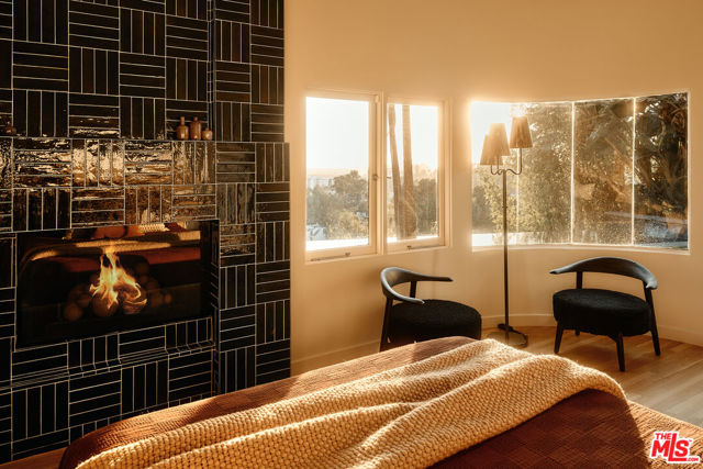 2250 El Contento Drive, Los Angeles CA: https://media.crmls.org/mediaz/07325a5c-b9d1-4eca-b12a-2a1795b143ba.jpg