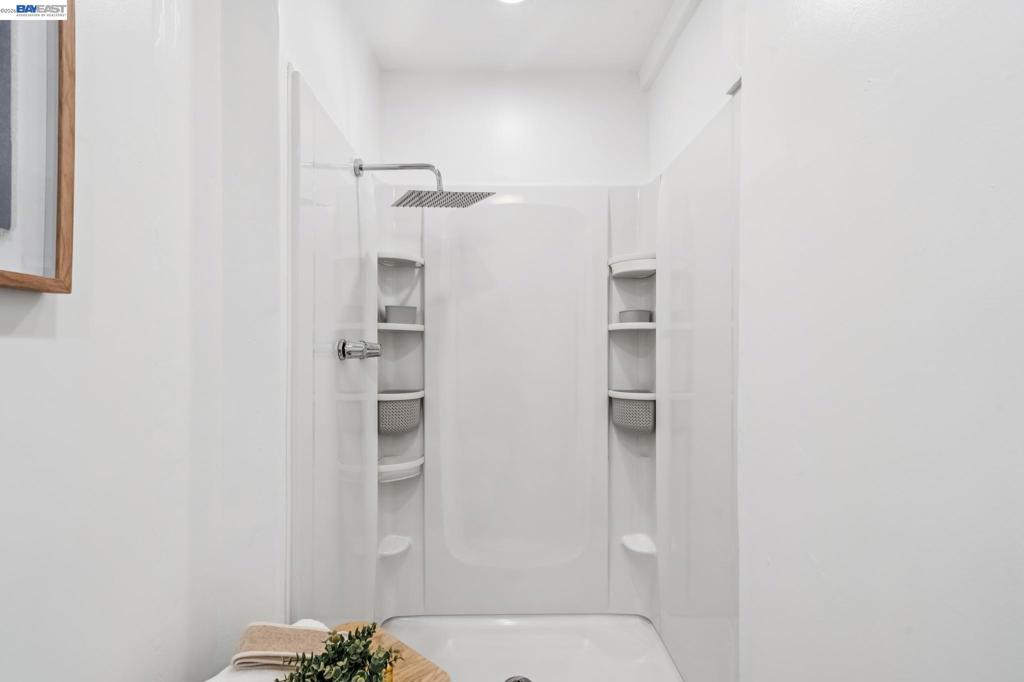 https://media.crmls.org/mediaz/07328ecc-8d02-41c4-9c9b-7278147df4f1.jpg?preset=X-Large