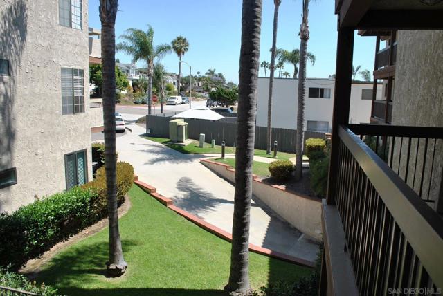 2630 Erie St, San Diego CA: https://media.crmls.org/mediaz/0732c38e-6489-4460-929d-146a0160d302.jpg