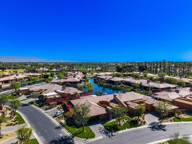 50240 Via Amante, La Quinta CA: https://media.crmls.org/mediaz/0732e791-797b-4000-8ca9-f735c86614a0.jpg