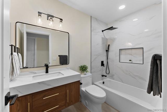 11412 Lucera Pl, San Diego CA: https://media.crmls.org/mediaz/0732f8f7-9847-485b-aac2-83fea0d46ec2.jpg