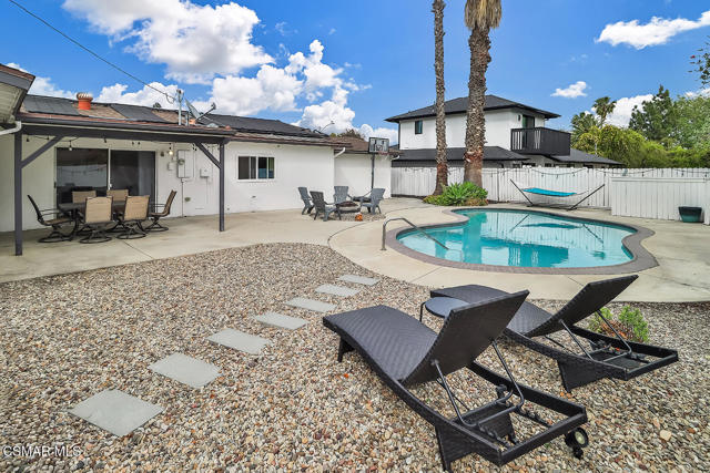 168 E Gainsborough Road, Thousand Oaks CA: https://media.crmls.org/mediaz/07330afa-33d3-47d7-9b2b-805441e3432a.jpg