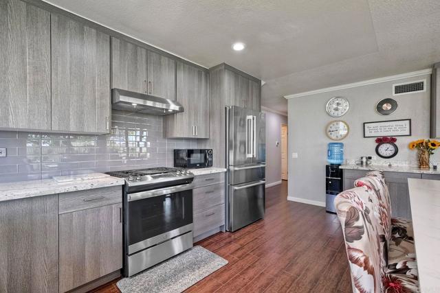 519 Meadow Grove Place, Escondido CA: https://media.crmls.org/mediaz/07330ead-2ed1-413b-9ec7-95926f2de1f6.jpg