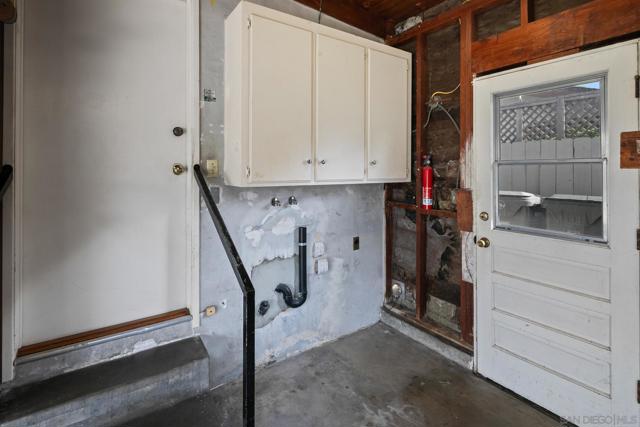 661 Balboa Avenue, Coronado CA: https://media.crmls.org/mediaz/073350c6-fc53-4be9-a84d-5a4b08dea696.jpg