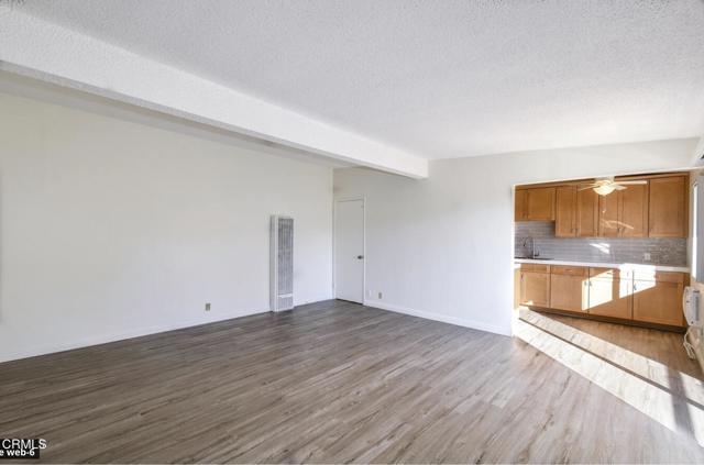 Detail Gallery Image 6 of 15 For 2707 Montrose Ave #10,  Montrose,  CA 91020 - 1 Beds | 1 Baths