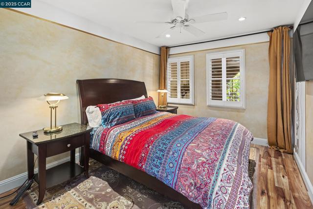 17190 Cedar Ave, Sonoma CA: https://media.crmls.org/mediaz/0733f210-96dc-488a-a717-5c2d526ef554.jpg