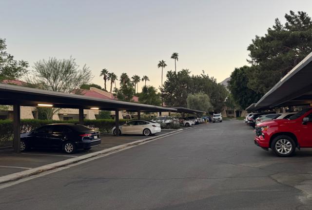 2822 N Auburn Court, Palm Springs CA: https://media.crmls.org/mediaz/0734652e-de56-4111-a5e9-223be7f1f6a9.jpg