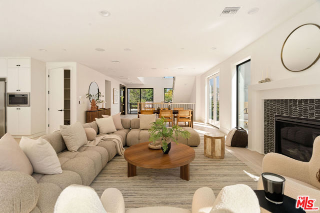 1615 N Coronado Street, Los Angeles CA: https://media.crmls.org/mediaz/07349823-bf49-472d-b305-fb07c5998641.jpg