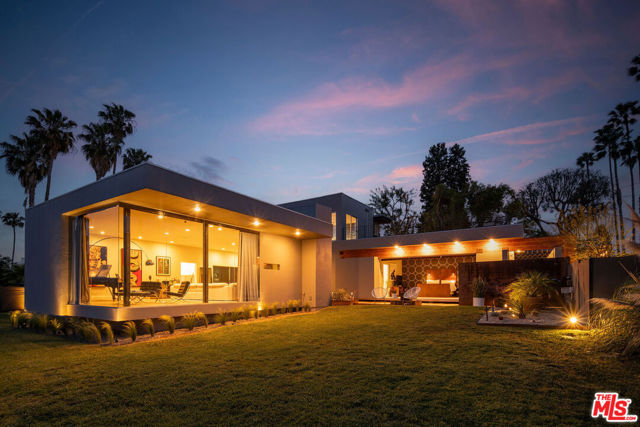 1344 Maltman Avenue, Los Angeles CA: https://media.crmls.org/mediaz/0734cff3-84cd-4731-aac1-6f9908842b09.jpg