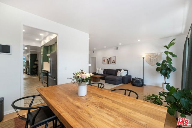 306 BORA BORA Way, Marina del Rey CA: https://media.crmls.org/mediaz/0734fb04-821e-4f65-824d-71dee287ddf8.jpg