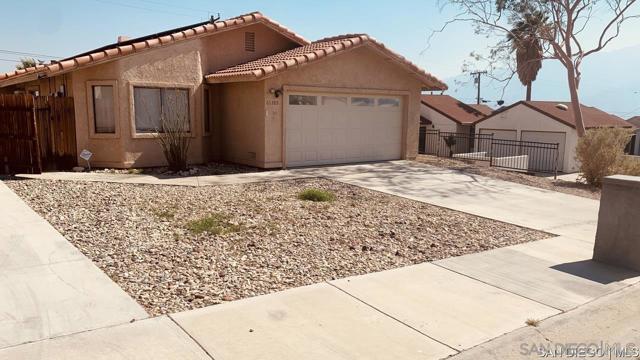 68205 Calle Azteca,  CA: https://media.crmls.org/mediaz/07352862-b111-4bf1-8fd0-e9bf5f6dd871.jpg