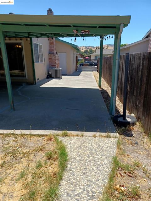 3163 S Francisco Way, Antioch CA: https://media.crmls.org/mediaz/073553b1-4236-482d-a76b-890ccb1fadf5.jpg