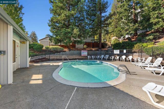 321 Via Cordova Ln, Martinez CA: https://media.crmls.org/mediaz/07358e84-2722-4673-82a2-d2dce5770b68.jpg