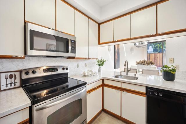 72 Washington Square Drive, Milpitas CA: https://media.crmls.org/mediaz/0735b03d-9dd6-494c-847b-7ddcc0c552fe.jpg