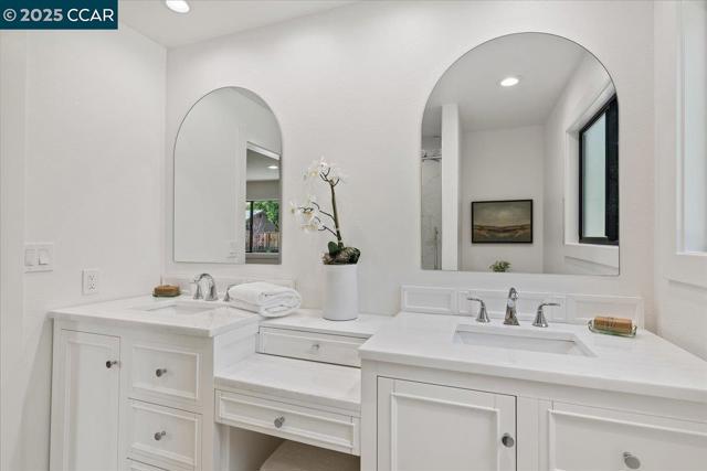 721 Sinnet Ct, Danville CA: https://media.crmls.org/mediaz/0735c245-ee6b-4a9e-a9c7-3aa501222d88.jpg
