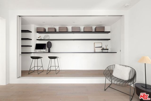 8583 Skyline Drive, Los Angeles CA: https://media.crmls.org/mediaz/07365cea-3370-43a1-b7ca-d63f9cd064d2.jpg