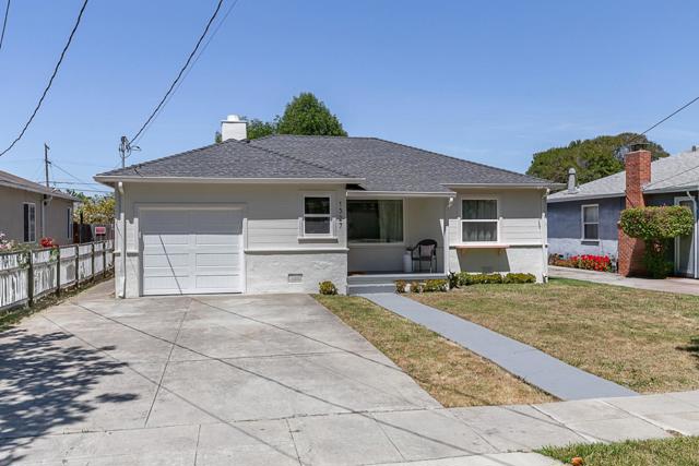 1327 Madera Avenue, Menlo Park CA: https://media.crmls.org/mediaz/07373b71-7191-4dcf-a0fa-681713e7704f.jpg
